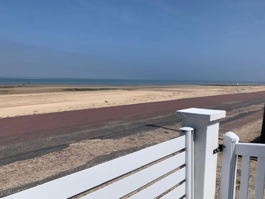 Villa De La Plage, Front De Mer, Juno Beach Bernieres-sur-Mer Bagian luar foto