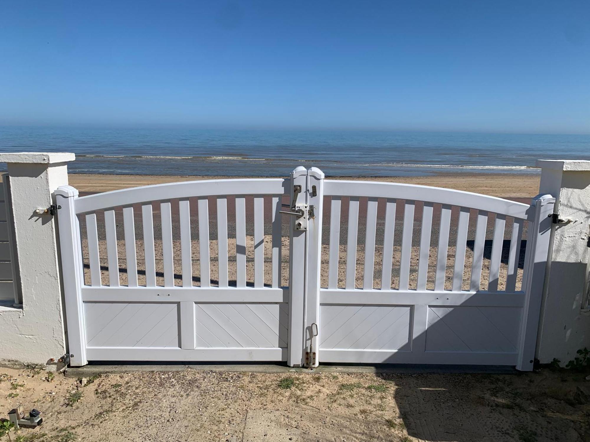 Villa De La Plage, Front De Mer, Juno Beach Bernieres-sur-Mer Bagian luar foto